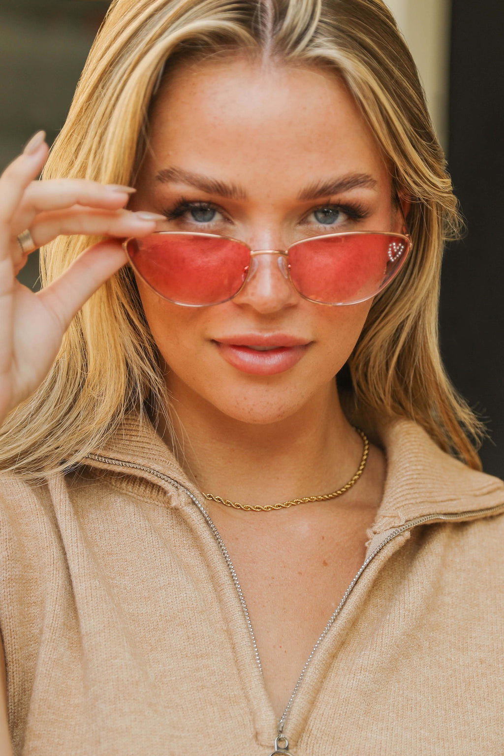 THE VIVIANNE PINK CAT EYE SUNGLASSES Kittenish