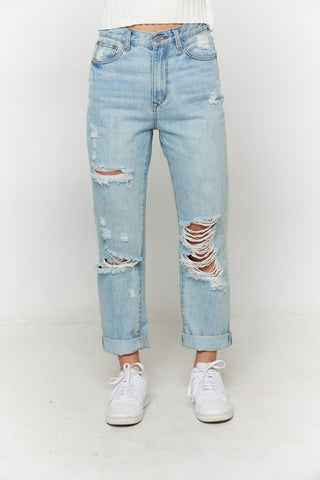 DISTRESSED DENIM JEANS