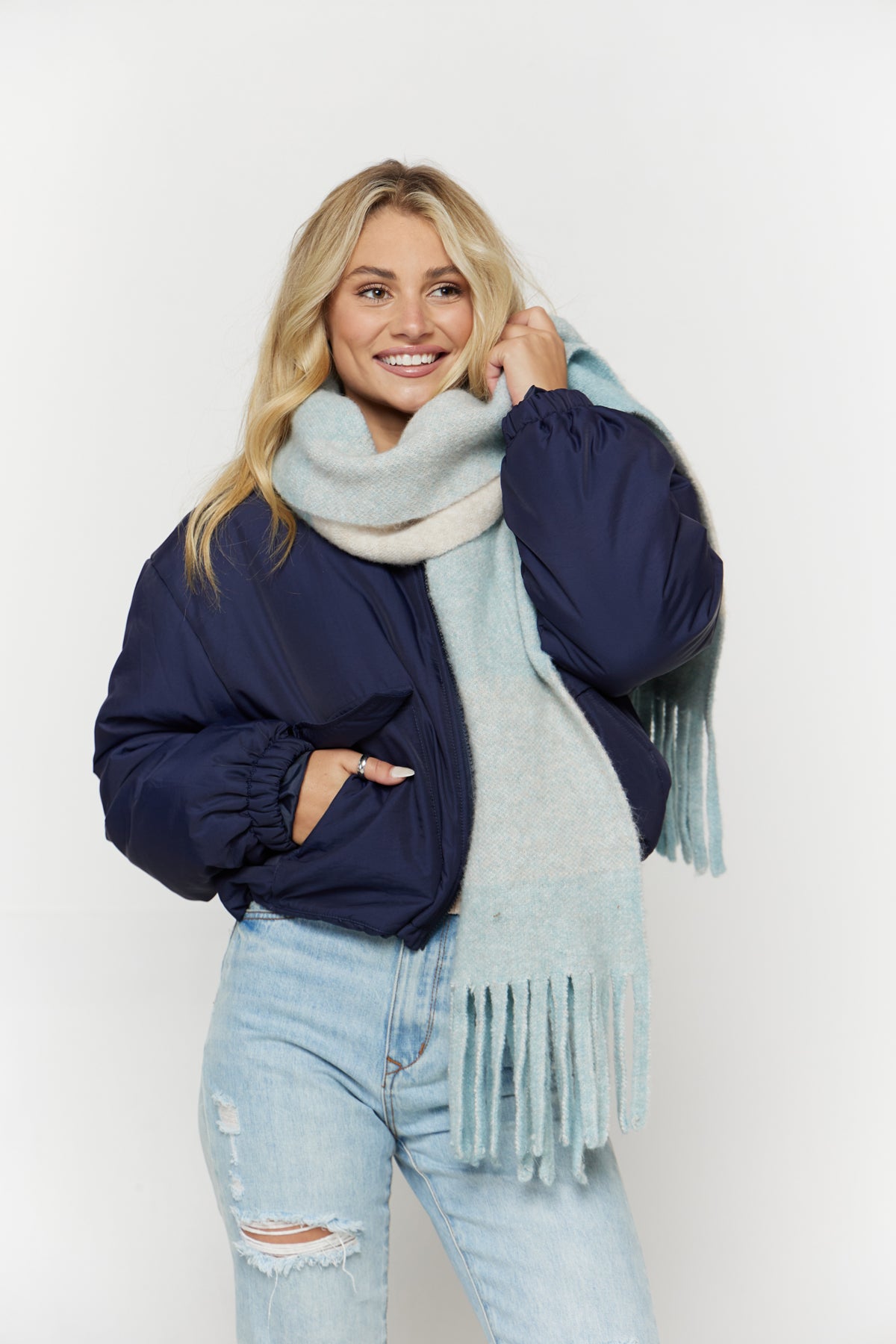 BELOW ZERO LIGHT BLUE AND CREAM SCARF