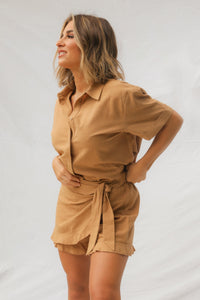 Jessie wearing the Home Town Tan Short Sleeve Button Up.