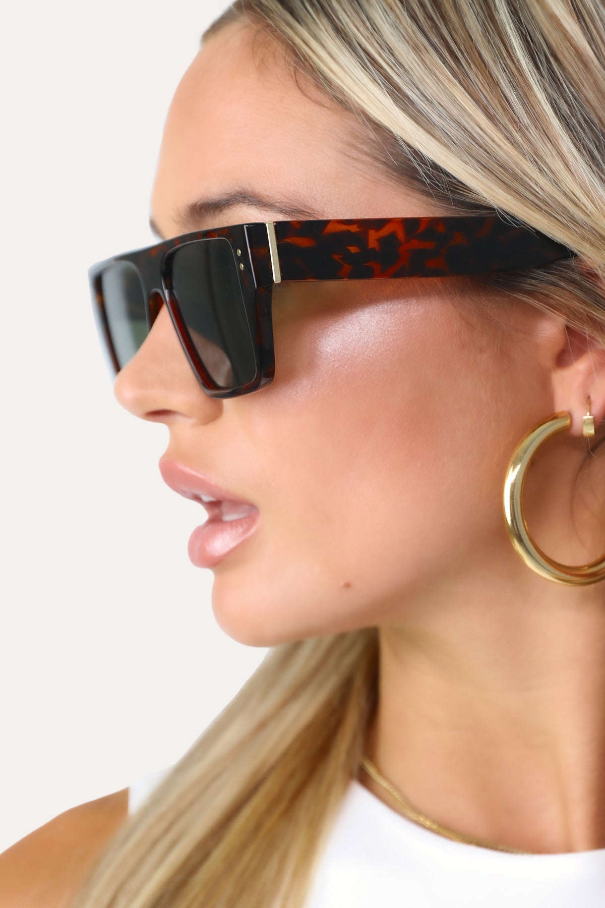 Model wearing The MK Tortoise square frame sunglasses.