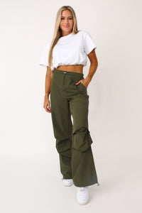Model wearing the Rookie Crop Shirt with bungees.