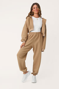 MODEL WEARING QUILTED CUTIE BEIGE CROPPED ZIP UP.