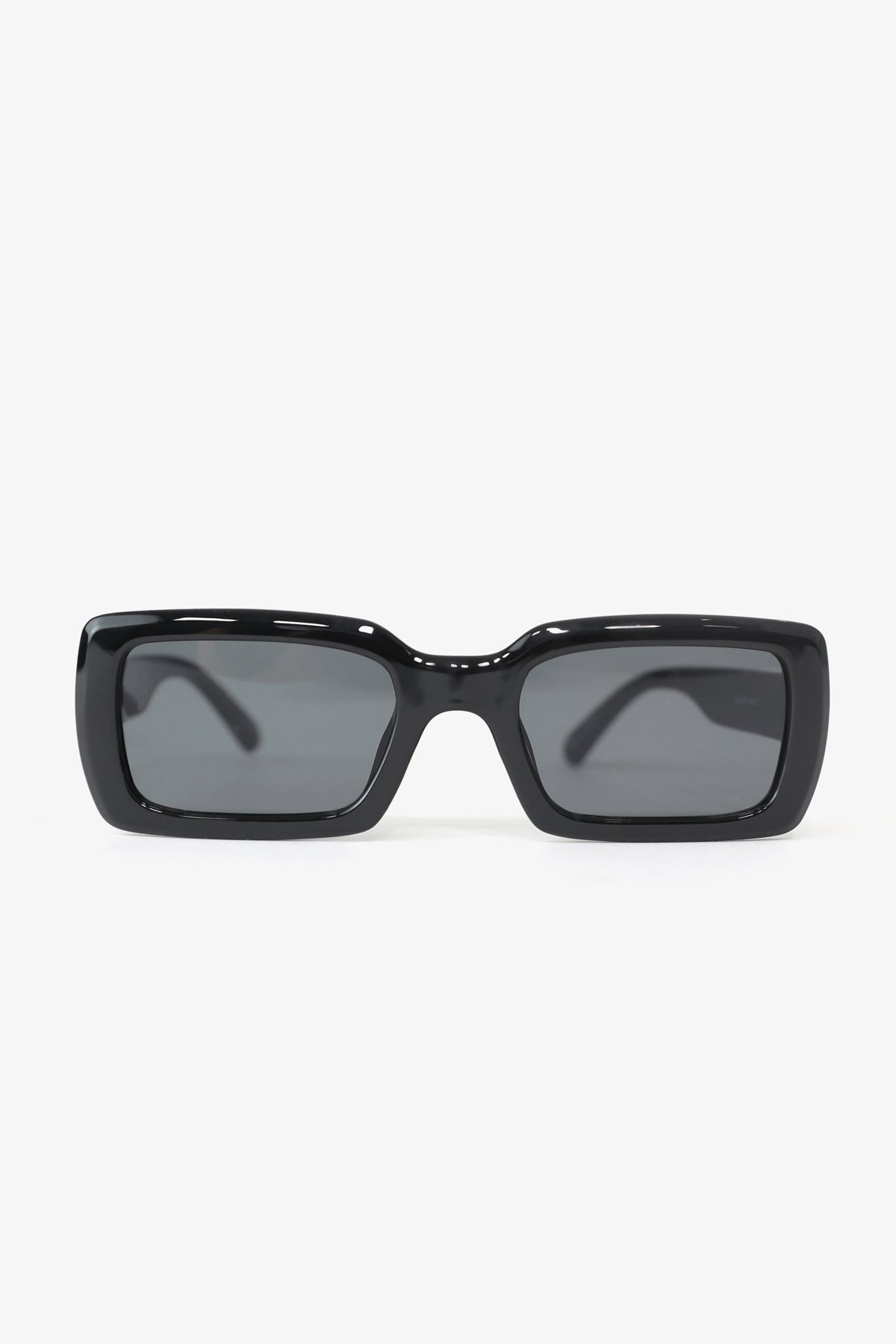 The Ali black square  sunglasses.