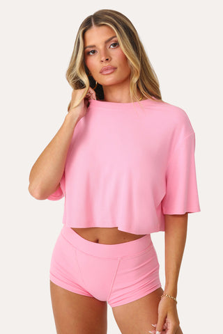 Model wearing the Bubble Gum Pink basics ribbed crop shirt