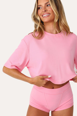 Model wearing the Bubble Gum Pink basics ribbed crop shirt