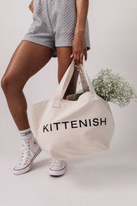 Model with canvas "Kittenish" tote bag
